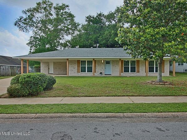 726 Sharon Hills Drive, Biloxi, MS 39532