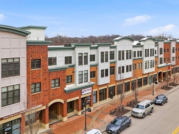 843 Quarry Rd, Unit 218, Coralville, IA 52241