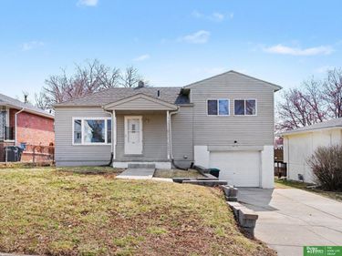 5215 P Street, Omaha, NE 68117