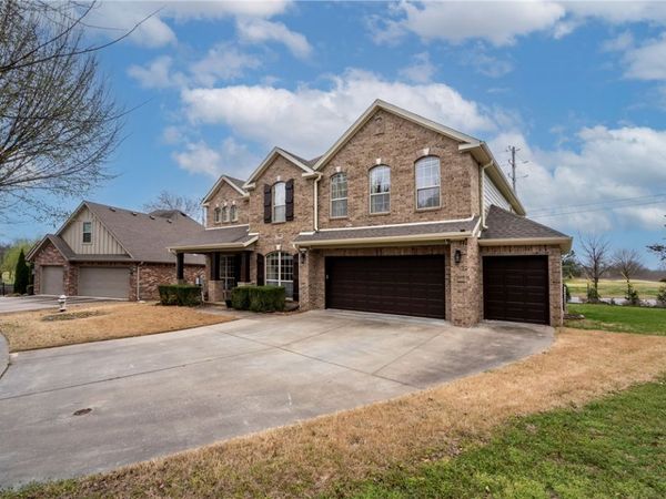 1661 S Coopers Cove Street , Fayetteville, AR 72701