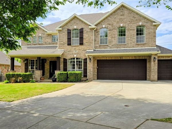 1661 S Coopers Cove Street, Fayetteville, AR 72701