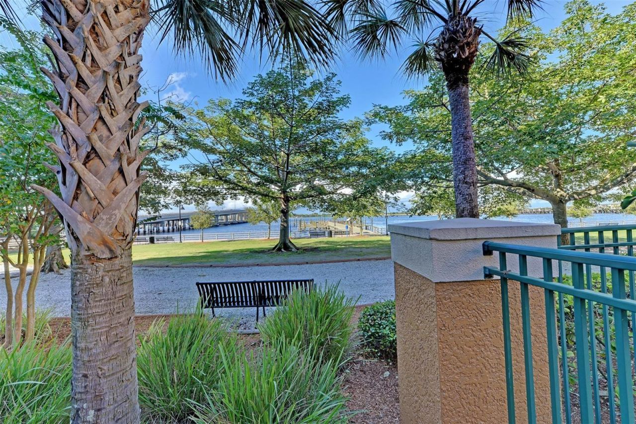 808 3rd Avenue W, Unit 701, Bradenton, FL 34205 Photo