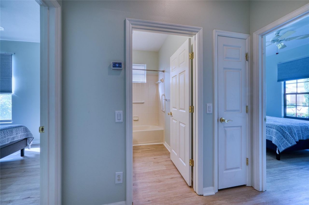 8142 Stirling Falls Circle, Sarasota, FL 34243 Photo