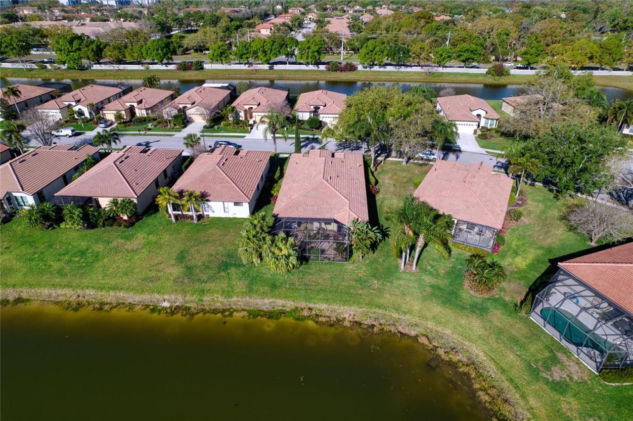 8142 Stirling Falls Circle, Sarasota, FL 34243 Photo