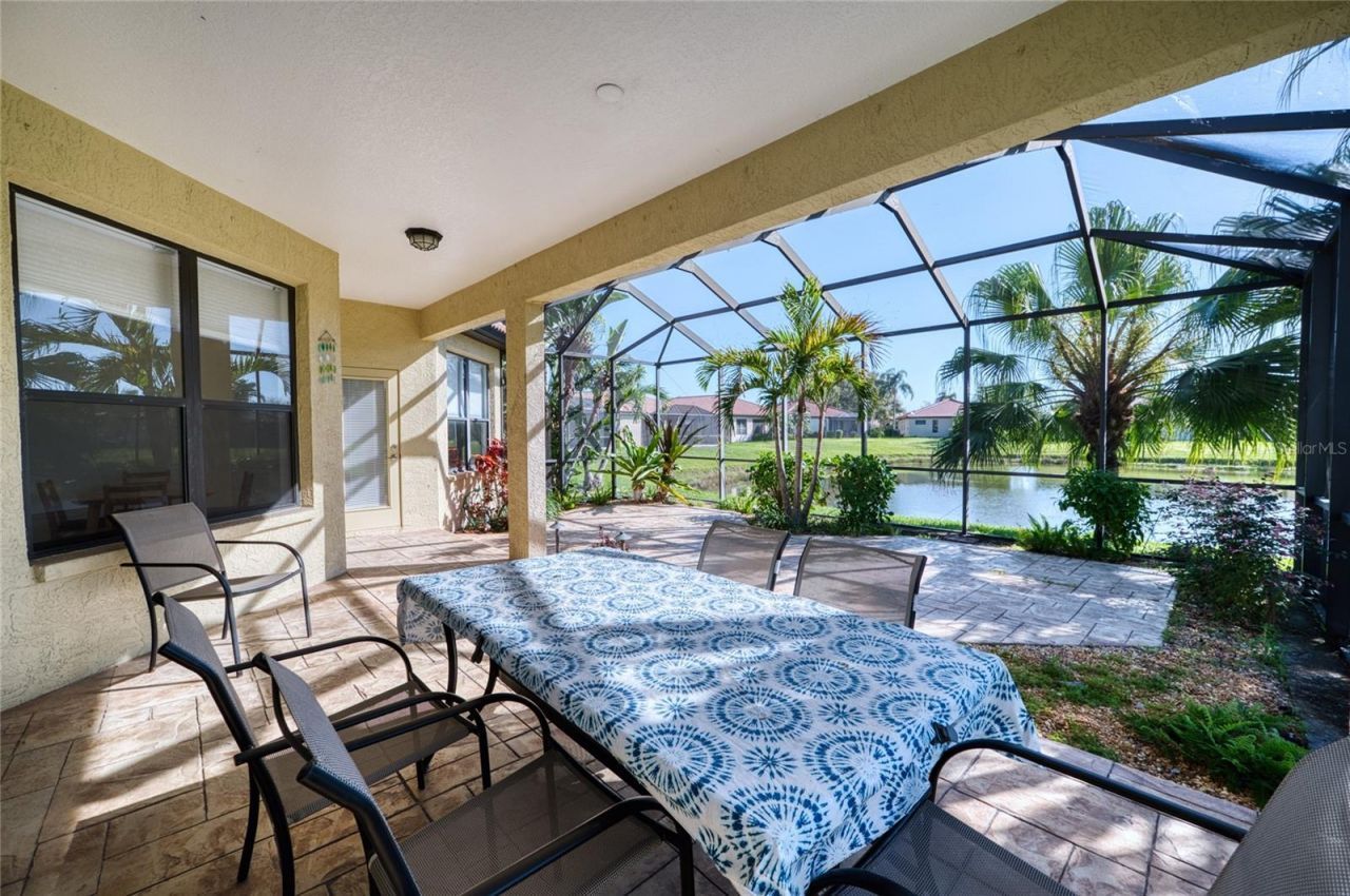 8142 Stirling Falls Circle, Sarasota, FL 34243 Photo