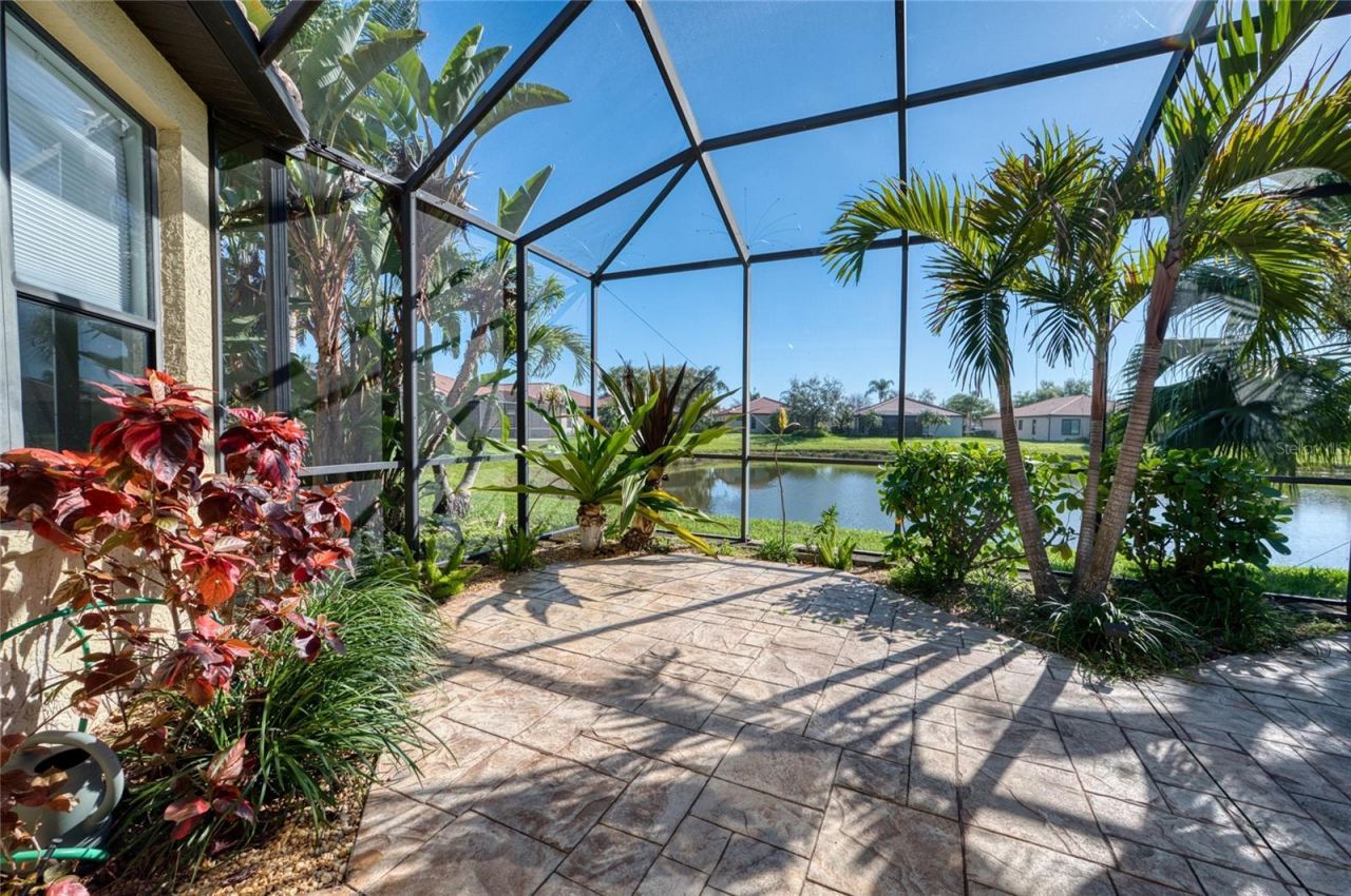 8142 Stirling Falls Circle, Sarasota, FL 34243 Photo