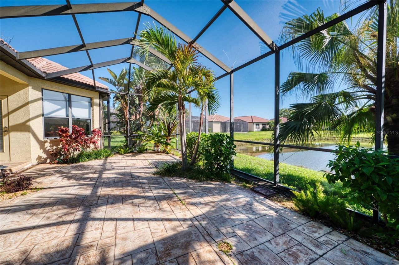 8142 Stirling Falls Circle, Sarasota, FL 34243 Photo