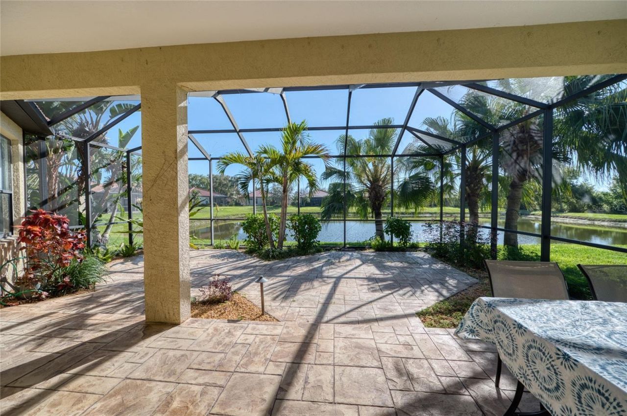 8142 Stirling Falls Circle, Sarasota, FL 34243 Photo