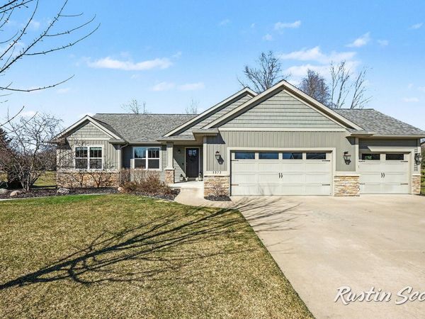 5573 Stanton Woods Drive, Hudsonville, MI 49426