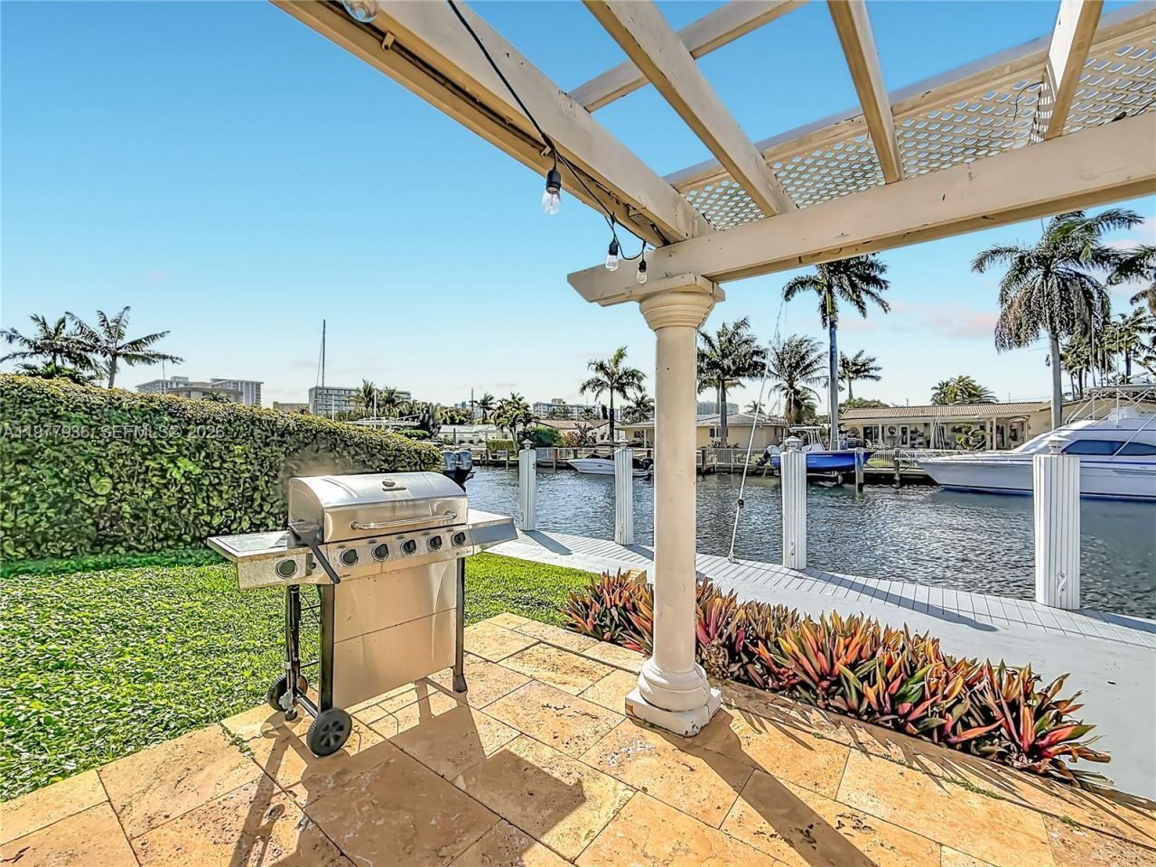 2770 NE 8th Ct, Pompano Beach, FL 33062 Photo