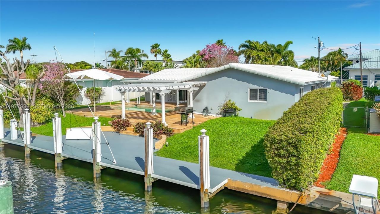 2770 NE 8th Ct, Pompano Beach, FL 33062 Photo