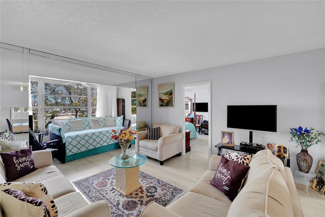 7891 N Sunrise Lakes Dr, Unit 310, Sunrise, FL 33322 Photo