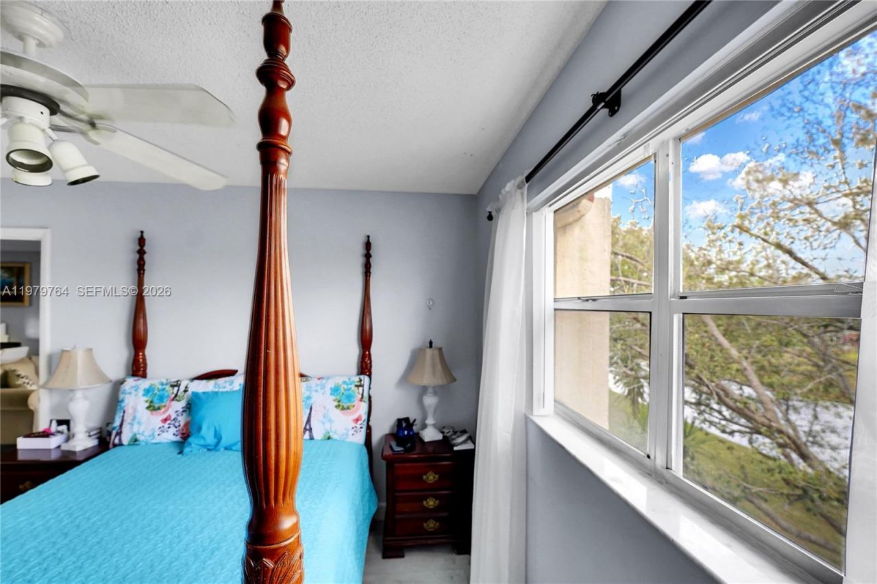 7891 N Sunrise Lakes Dr, Unit 310, Sunrise, FL 33322 Photo