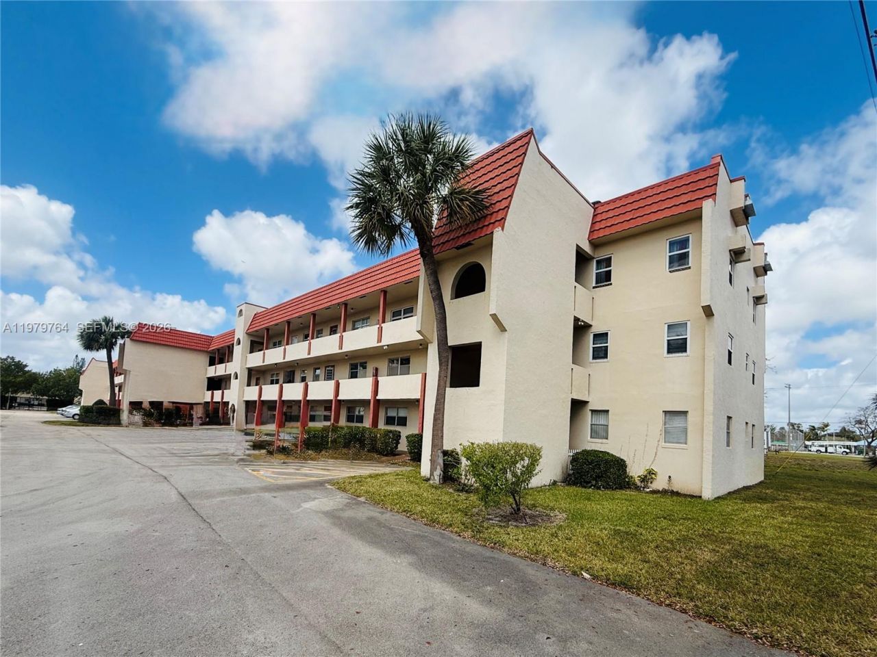 7891 N Sunrise Lakes Dr, Unit 310, Sunrise, FL 33322 Photo