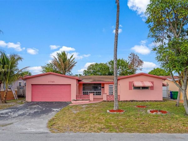 7749 Fairway Blvd , Miramar, FL 33023