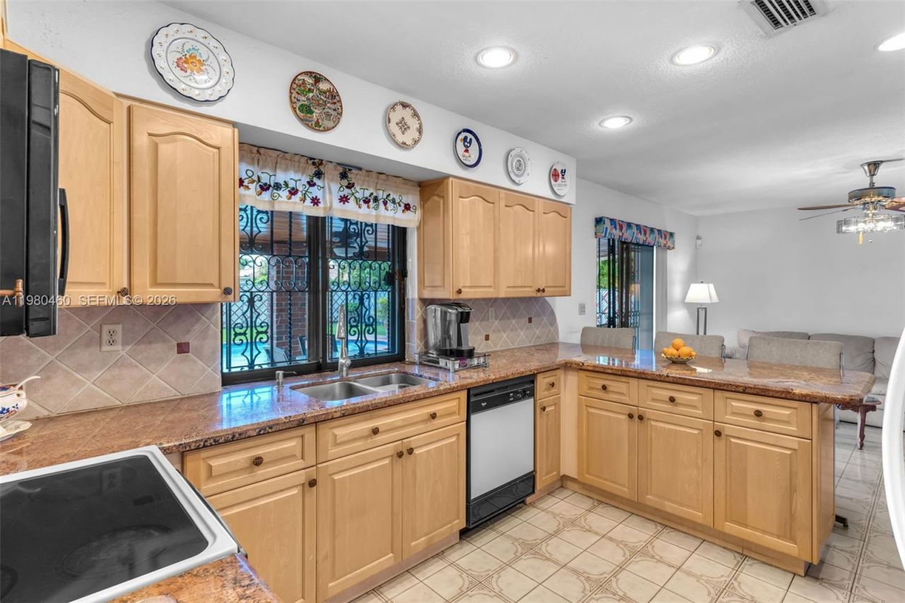 9310 SW 20th St , Miami, FL 33165 Photo