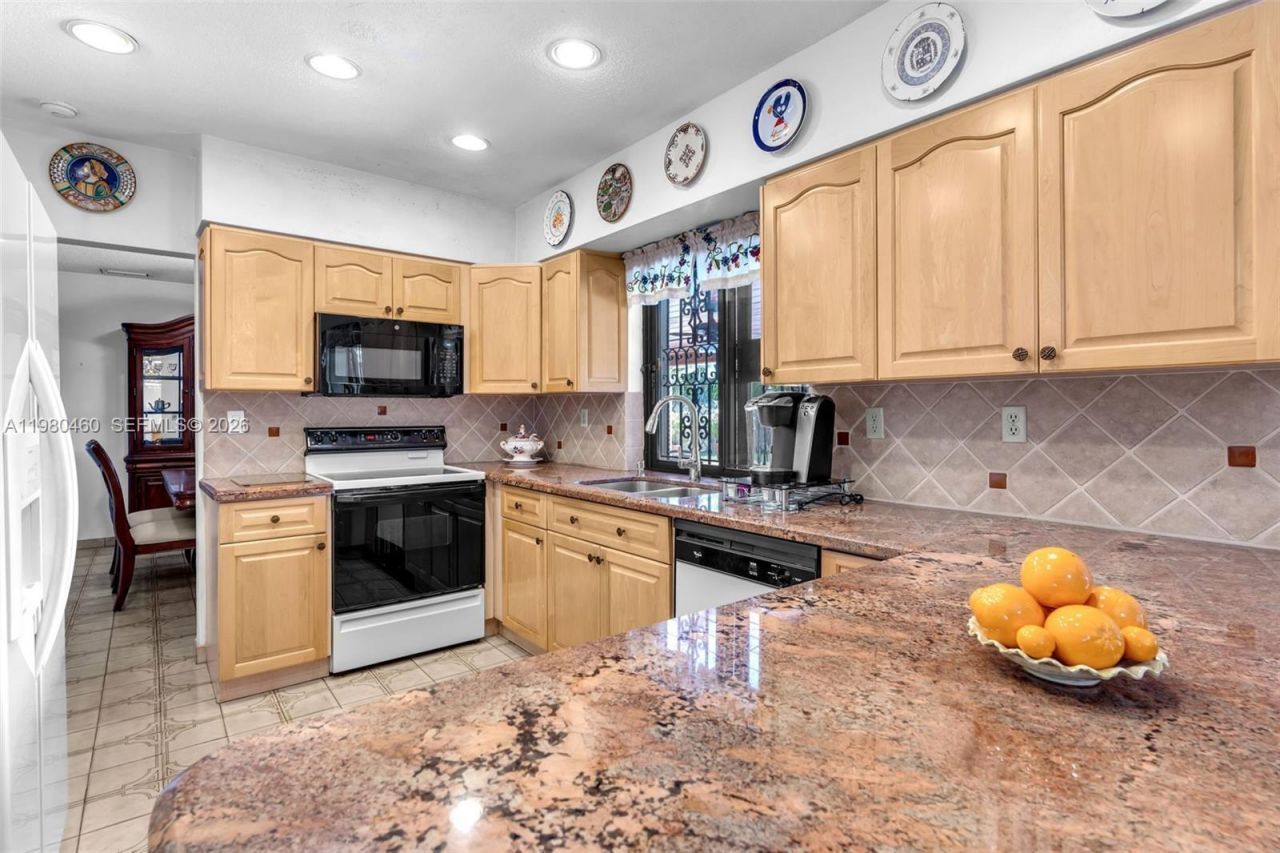 9310 SW 20th St , Miami, FL 33165 Photo