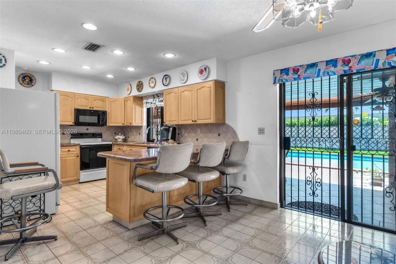 9310 SW 20th St , Miami, FL 33165 Photo