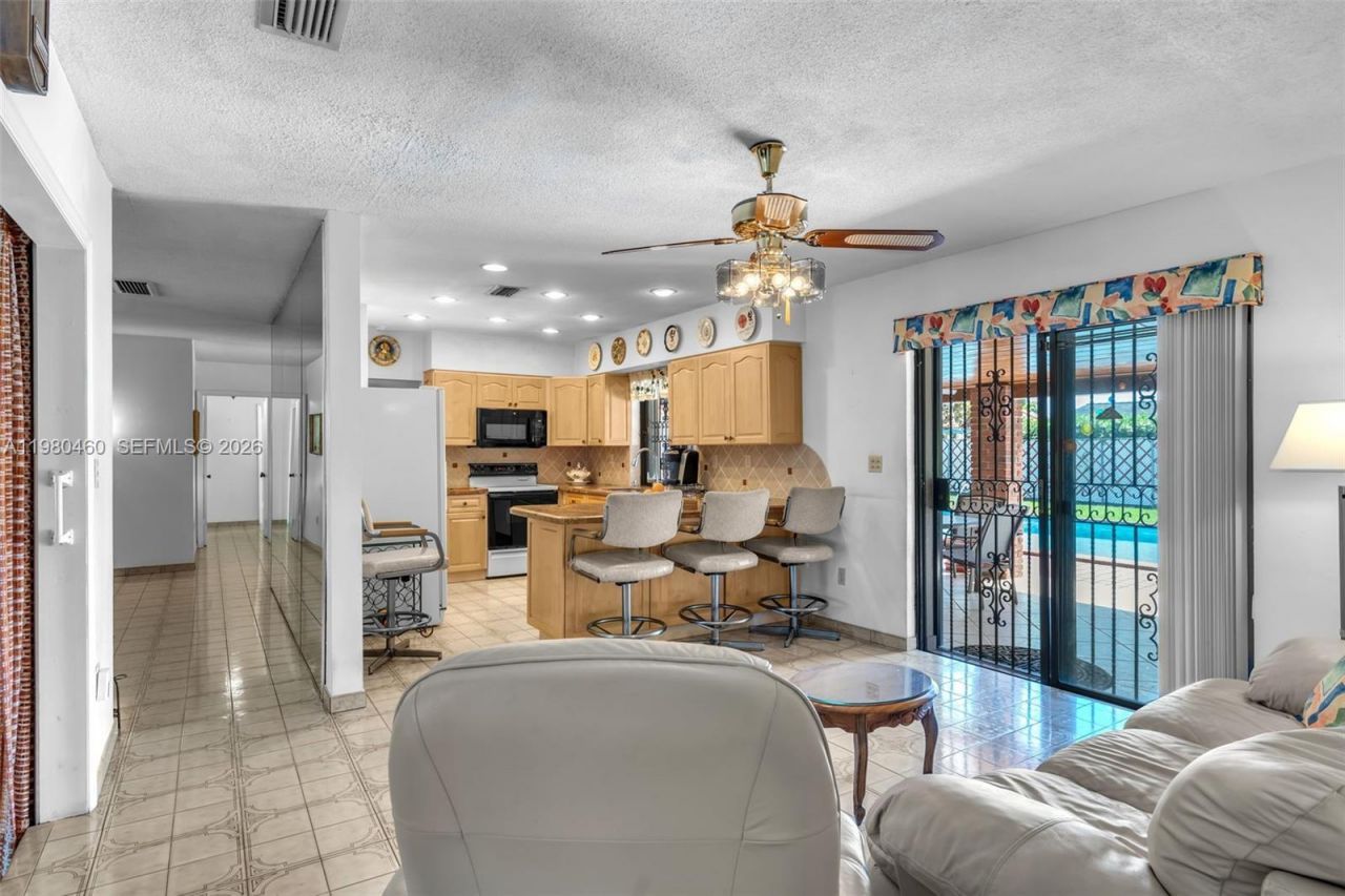 9310 SW 20th St , Miami, FL 33165 Photo