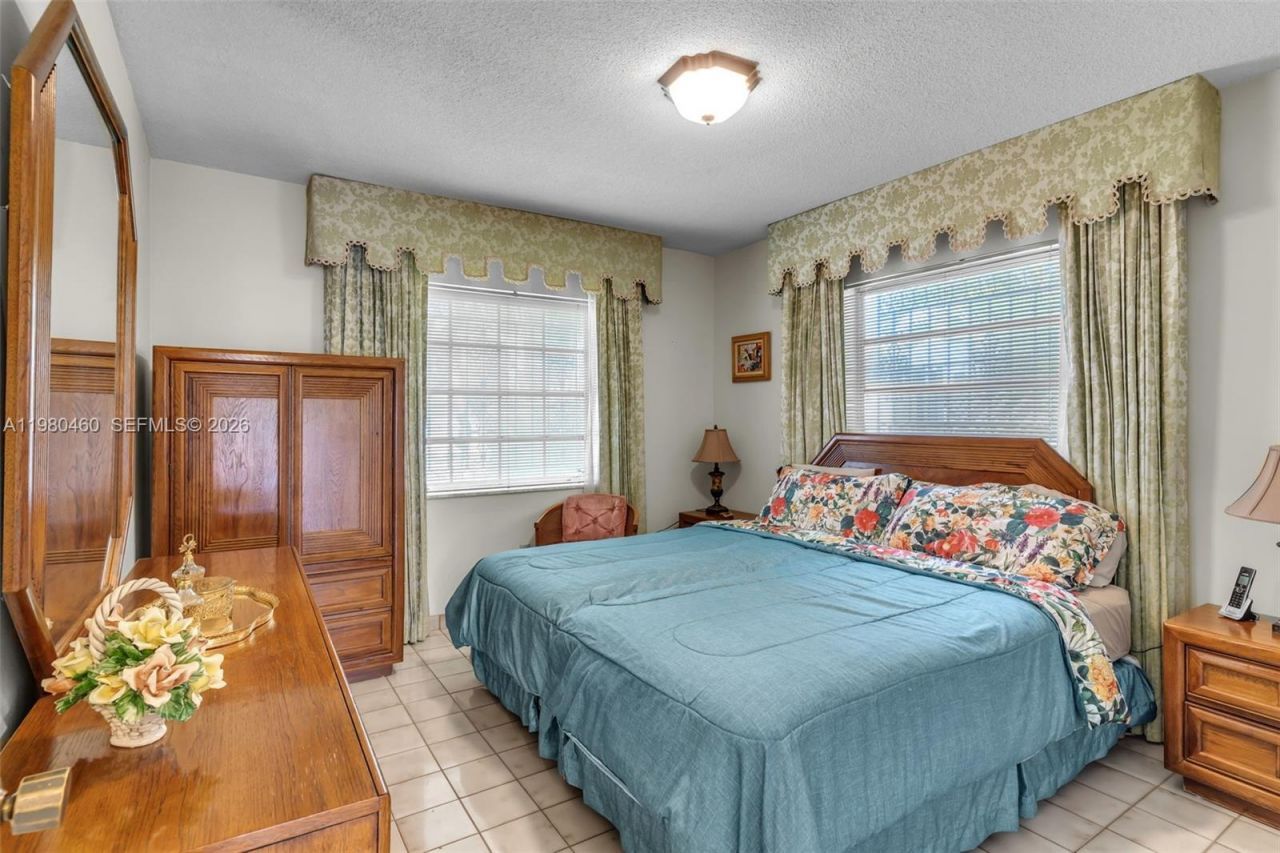 9310 SW 20th St , Miami, FL 33165 Photo