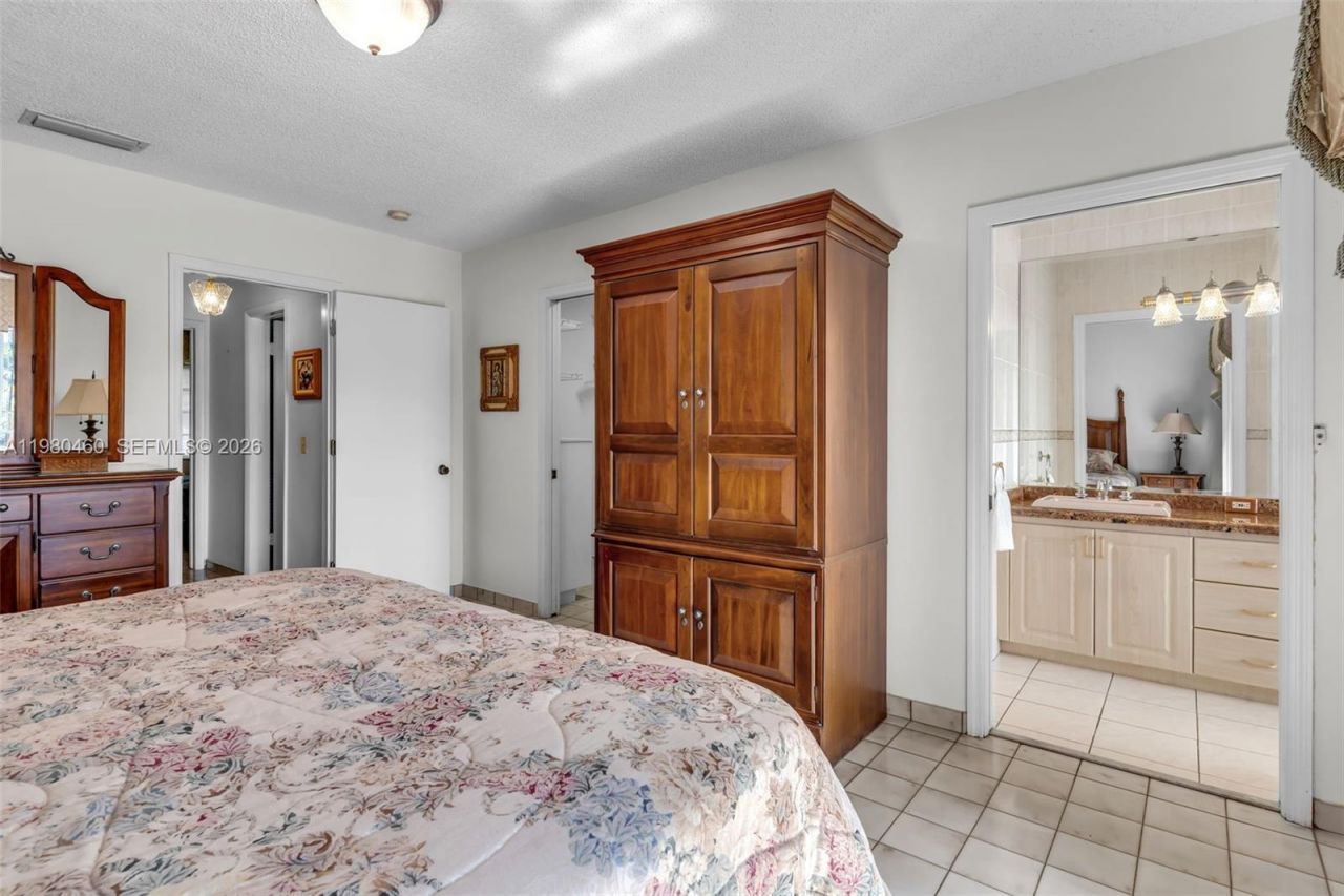 9310 SW 20th St , Miami, FL 33165 Photo