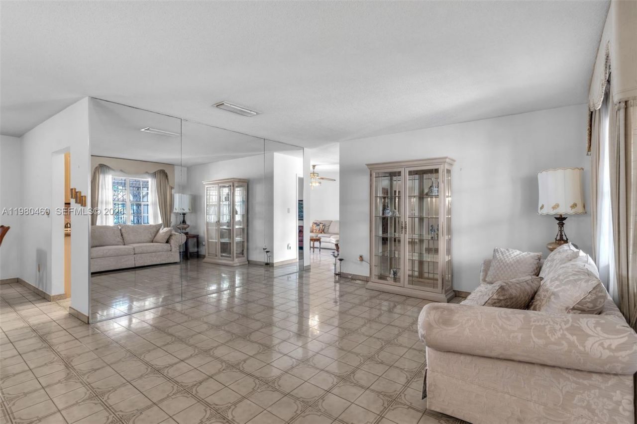 9310 SW 20th St , Miami, FL 33165 Photo