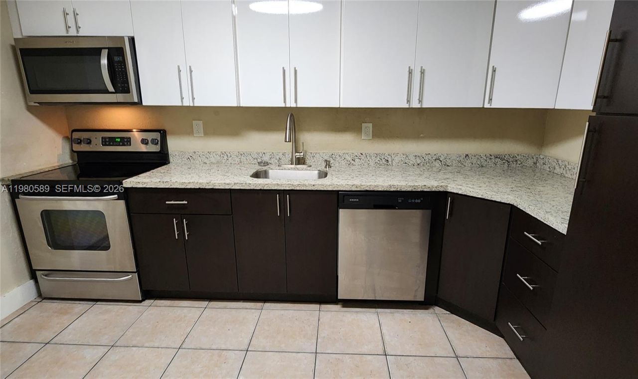 880 E 26th St, Hialeah, FL 33013 Photo