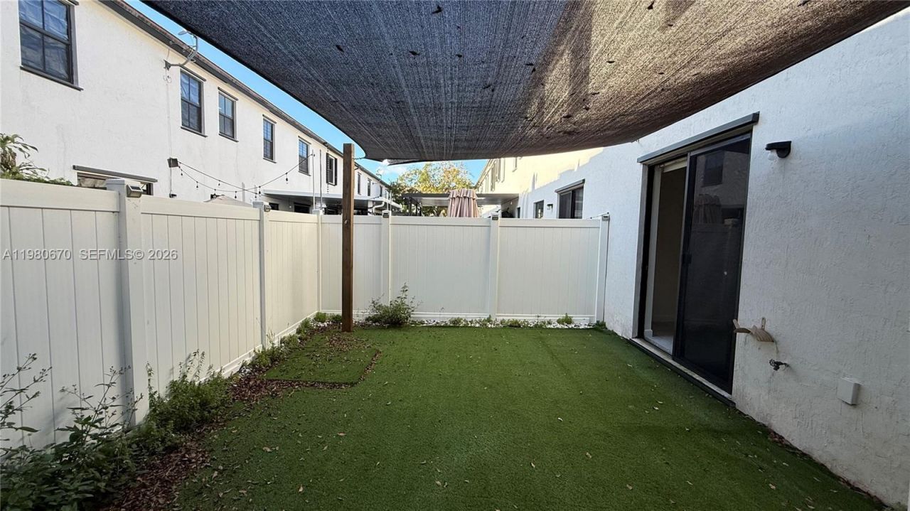 10348 W 33rd Ln , Unit 10348, Hialeah, FL 33018 Photo