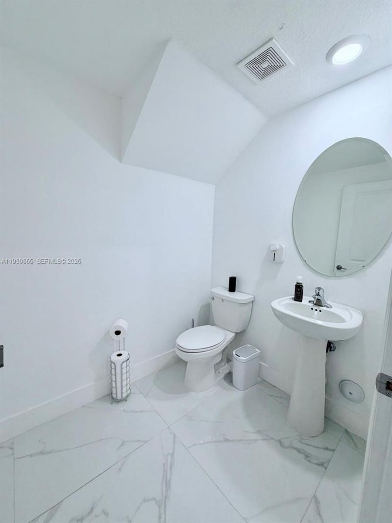 2355 NW 125th St , Miami, FL 33167 Photo