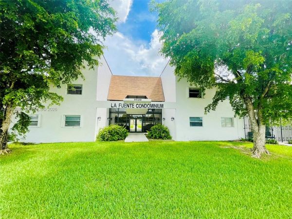 9520 SW 8th St , Unit 123, Miami, FL 33174