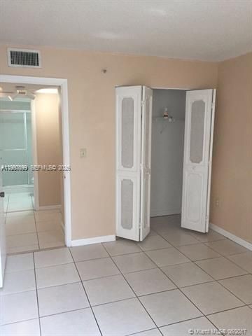 17890 W Dixie Hwy , Unit 106, North Miami Beach, FL 33160 Photo
