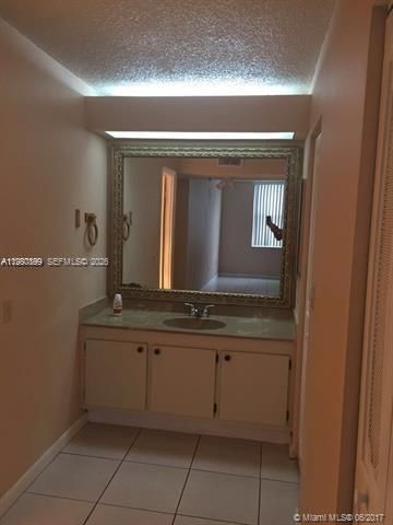 17890 W Dixie Hwy , Unit 106, North Miami Beach, FL 33160 Photo