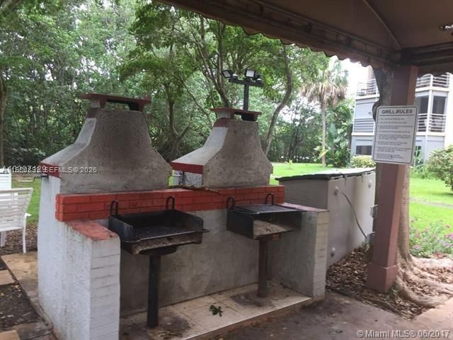 17890 W Dixie Hwy , Unit 106, North Miami Beach, FL 33160 Photo