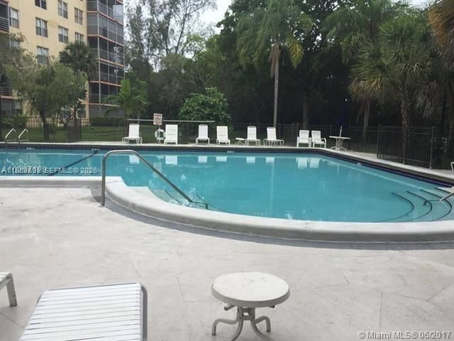 17890 W Dixie Hwy , Unit 106, North Miami Beach, FL 33160 Photo
