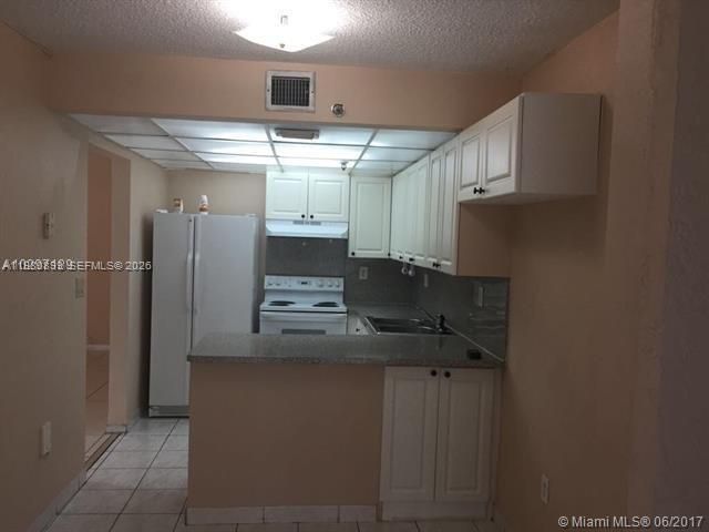 17890 W Dixie Hwy , Unit 106, North Miami Beach, FL 33160 Photo