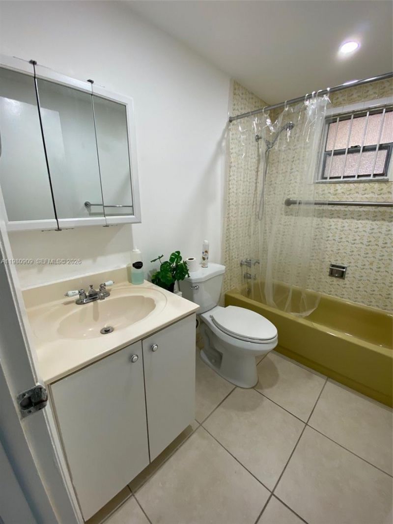 6820 W Flagler St , Unit 202, Miami, FL 33144 Photo