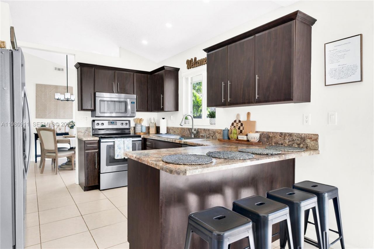 9770 SW 216th Ter , Cutler Bay, FL 33190 Photo