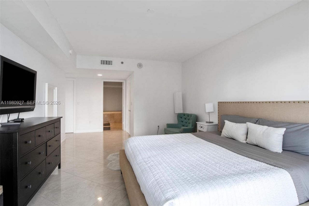 1830 S Ocean Dr, Unit 1406, Hallandale Beach, FL 33009 Photo
