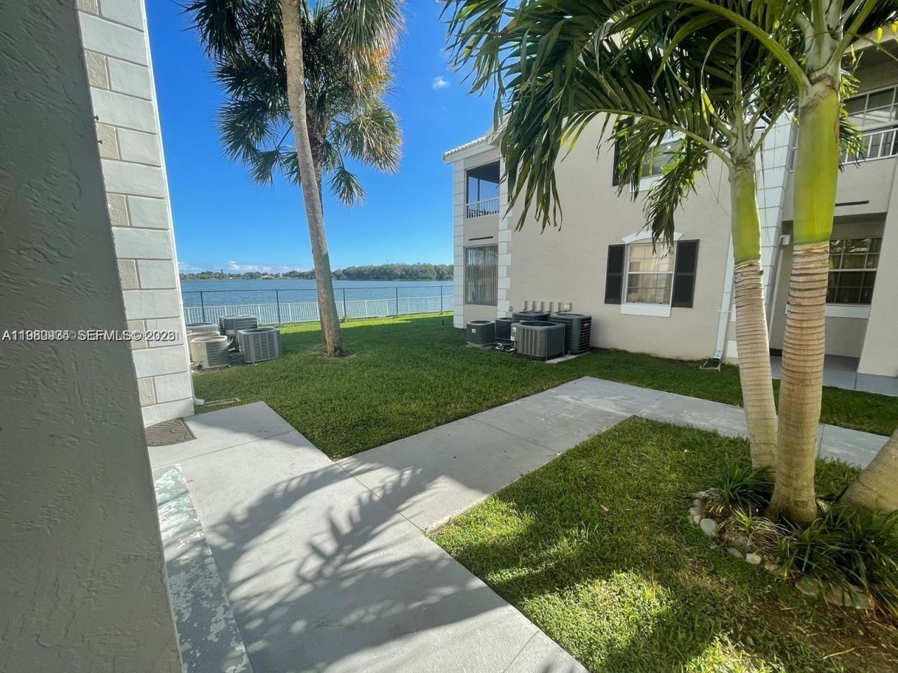 2811 N Oakland Forest Dr , Unit 110, Oakland Park, FL 33309 Photo