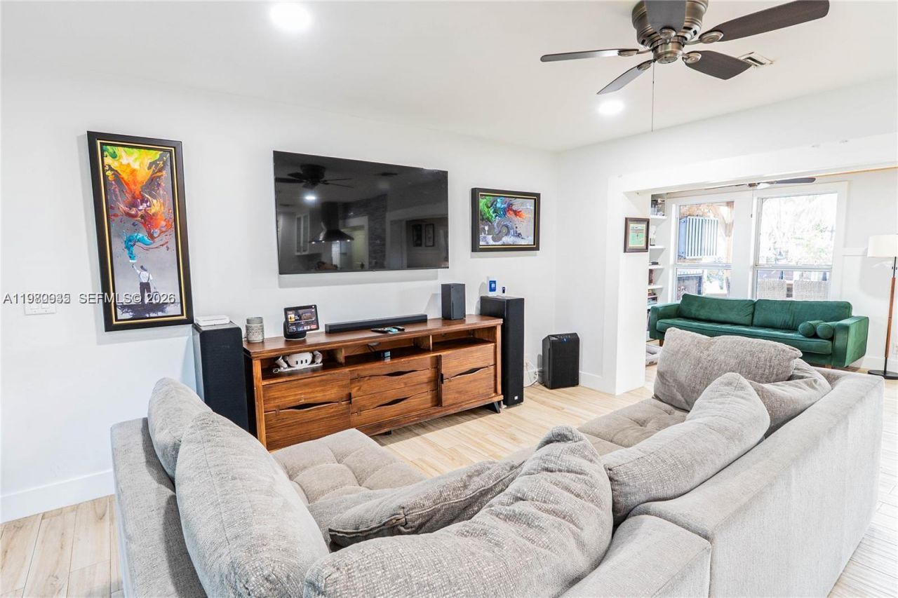 1304 N 40th Ave , Hollywood, FL 33021 Photo