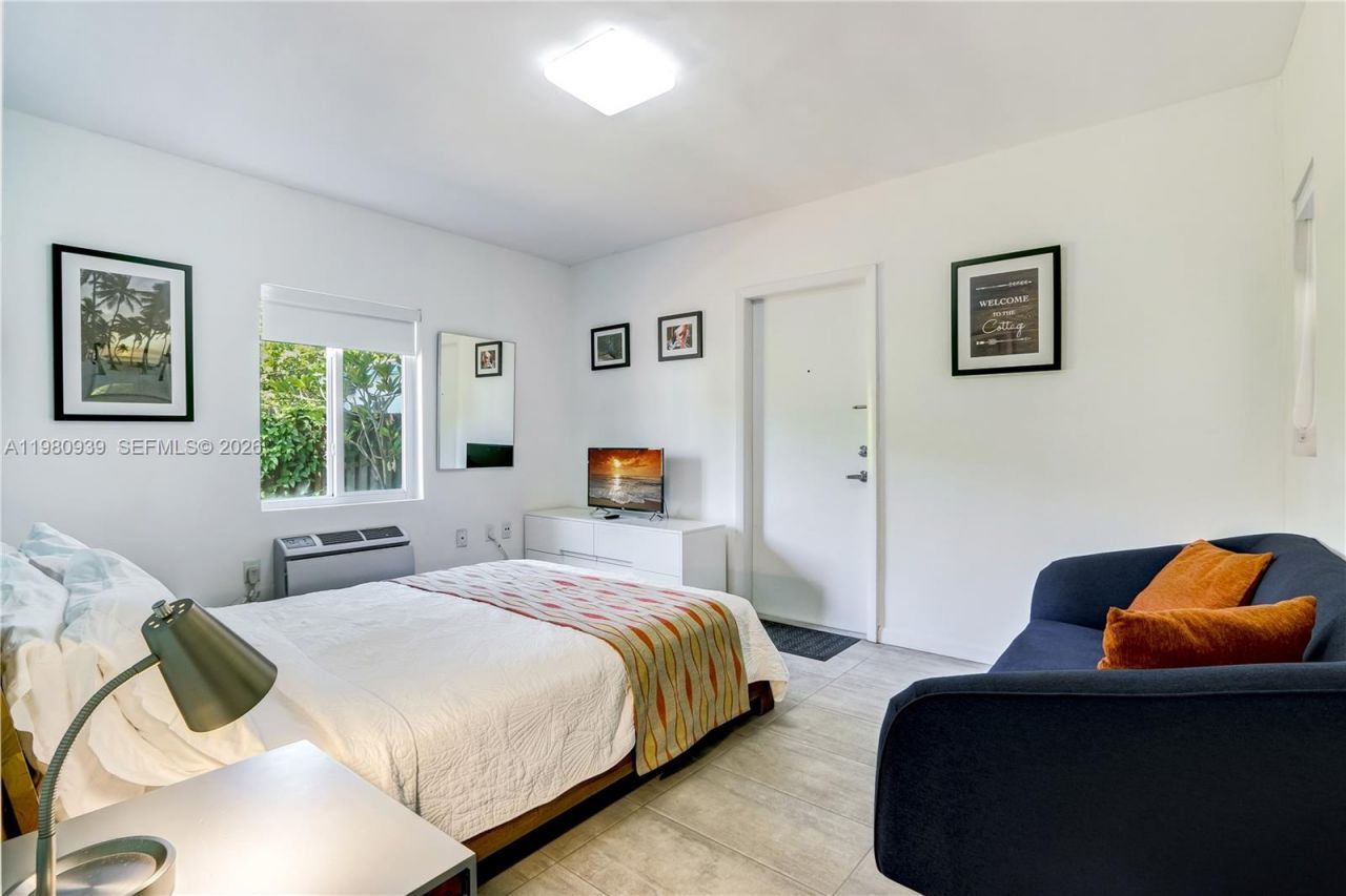 8826 NE 2nd Avenue , Unit 8826, El Portal, FL 33138 Photo