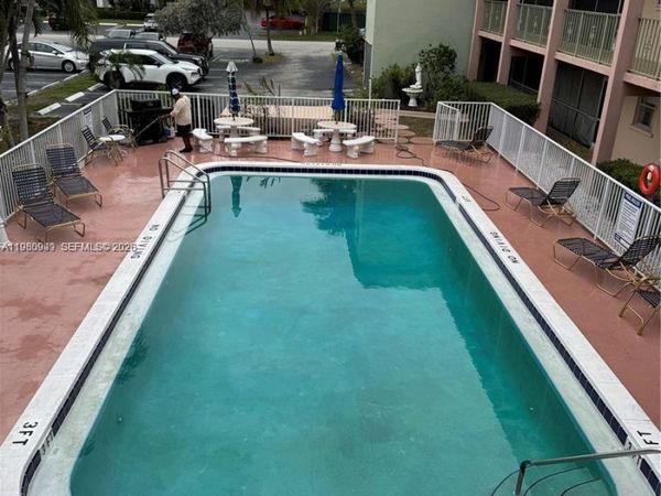 100 SE 6th Ave, Unit 207, Pompano Beach, FL 33060