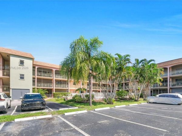 100 SE 6th Ave, Unit 207, Pompano Beach, FL 33060
