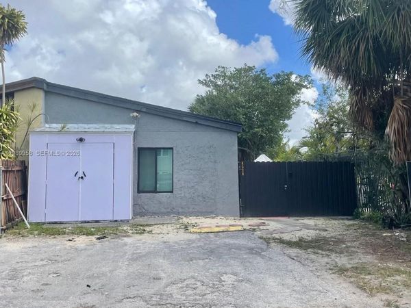 4518 NW 185th St, Miami Gardens, FL 33055