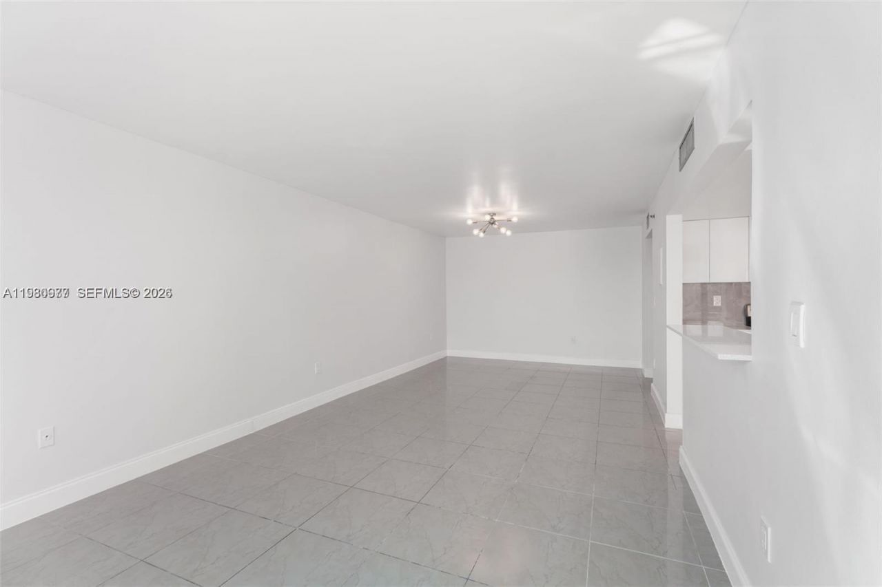 17890 W Dixie Hwy , Unit 501, North Miami Beach, FL 33160 Photo