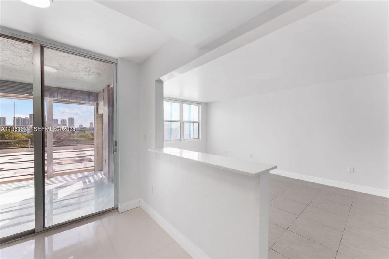17890 W Dixie Hwy , Unit 501, North Miami Beach, FL 33160 Photo