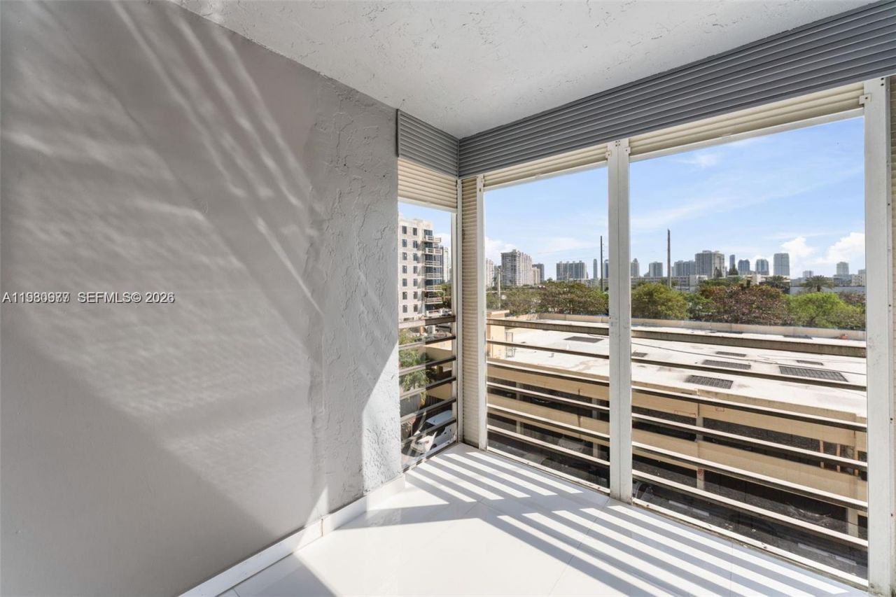17890 W Dixie Hwy , Unit 501, North Miami Beach, FL 33160 Photo