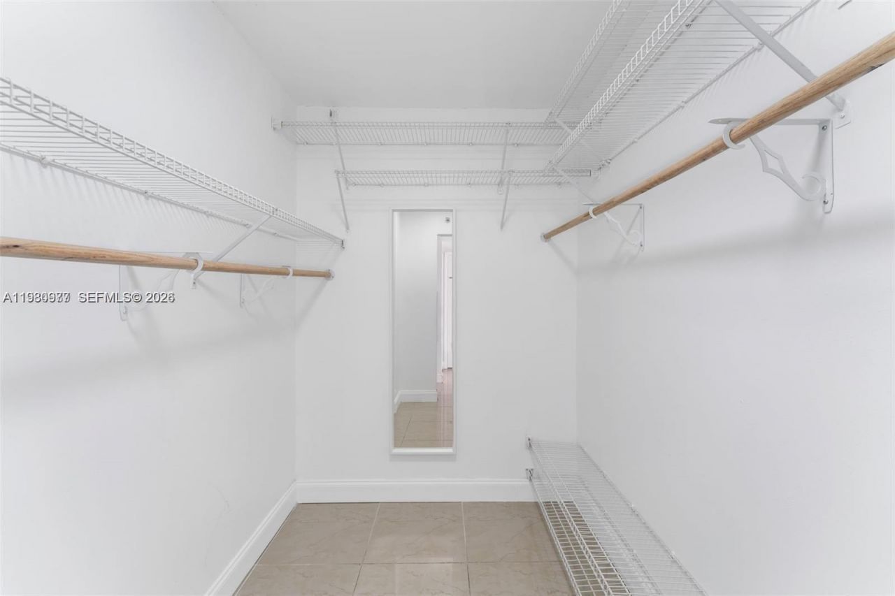 17890 W Dixie Hwy , Unit 501, North Miami Beach, FL 33160 Photo