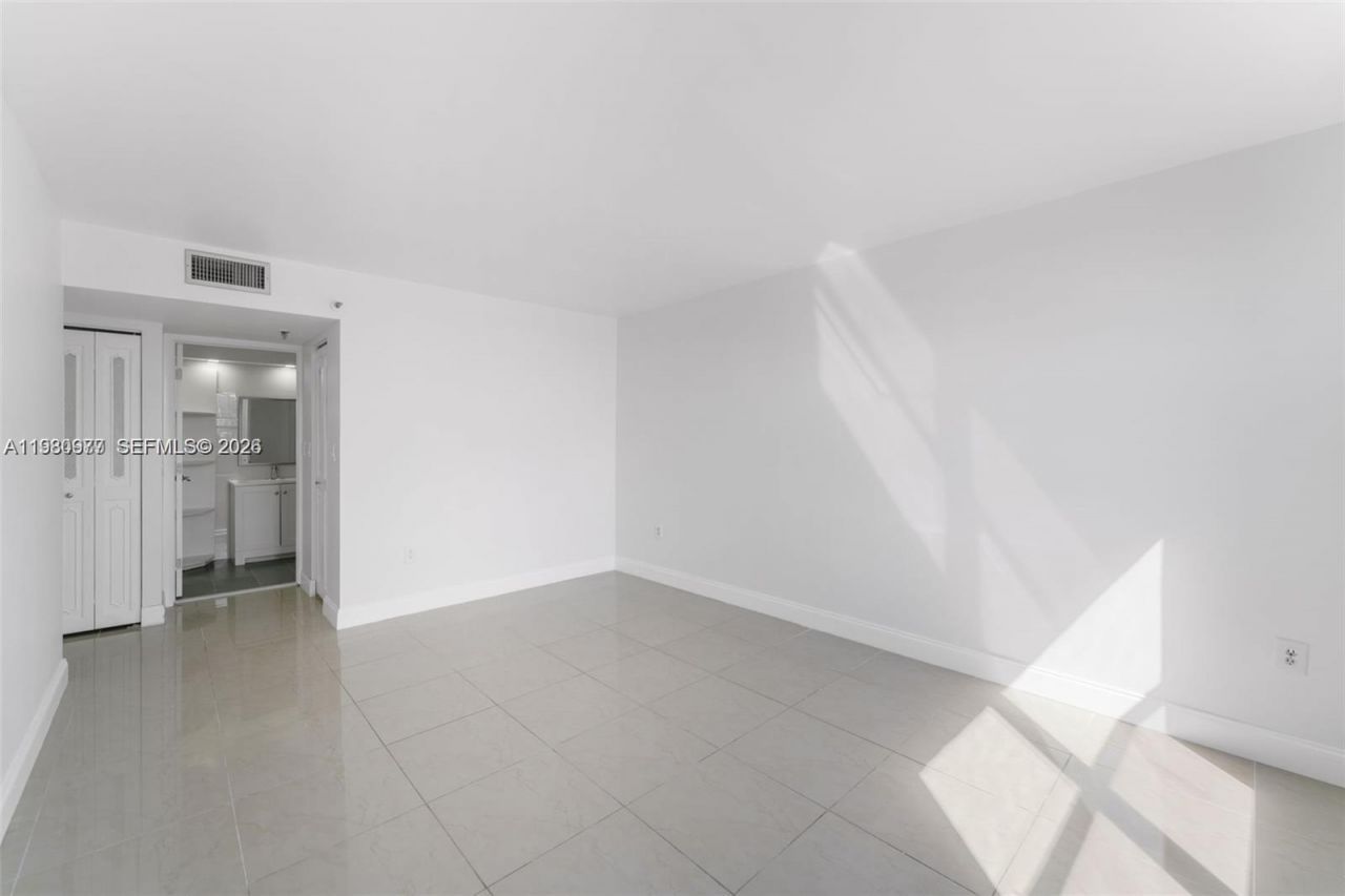 17890 W Dixie Hwy , Unit 501, North Miami Beach, FL 33160 Photo