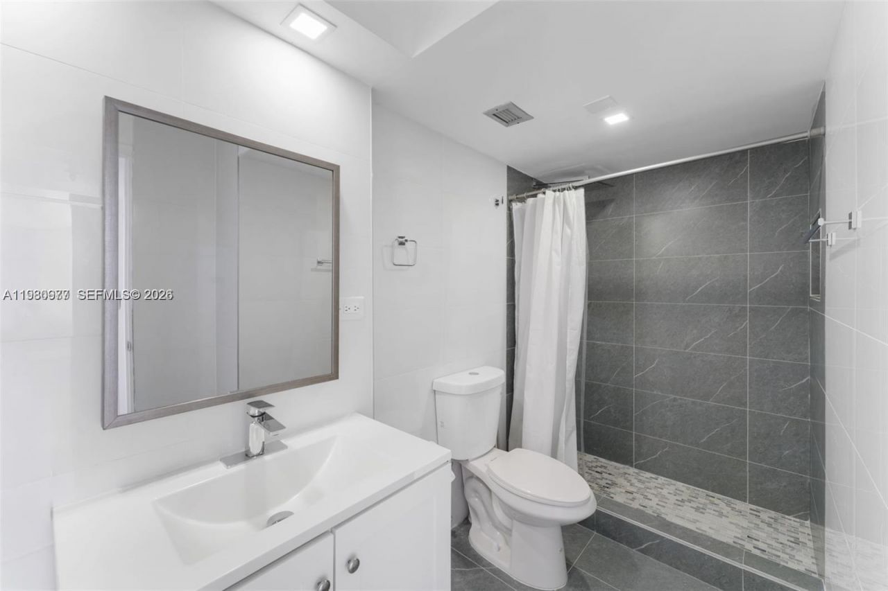 17890 W Dixie Hwy , Unit 501, North Miami Beach, FL 33160 Photo